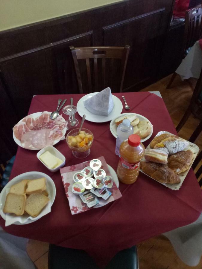 London Cafe Bed and Breakfast Castelnovo ne' Monti Εξωτερικό φωτογραφία